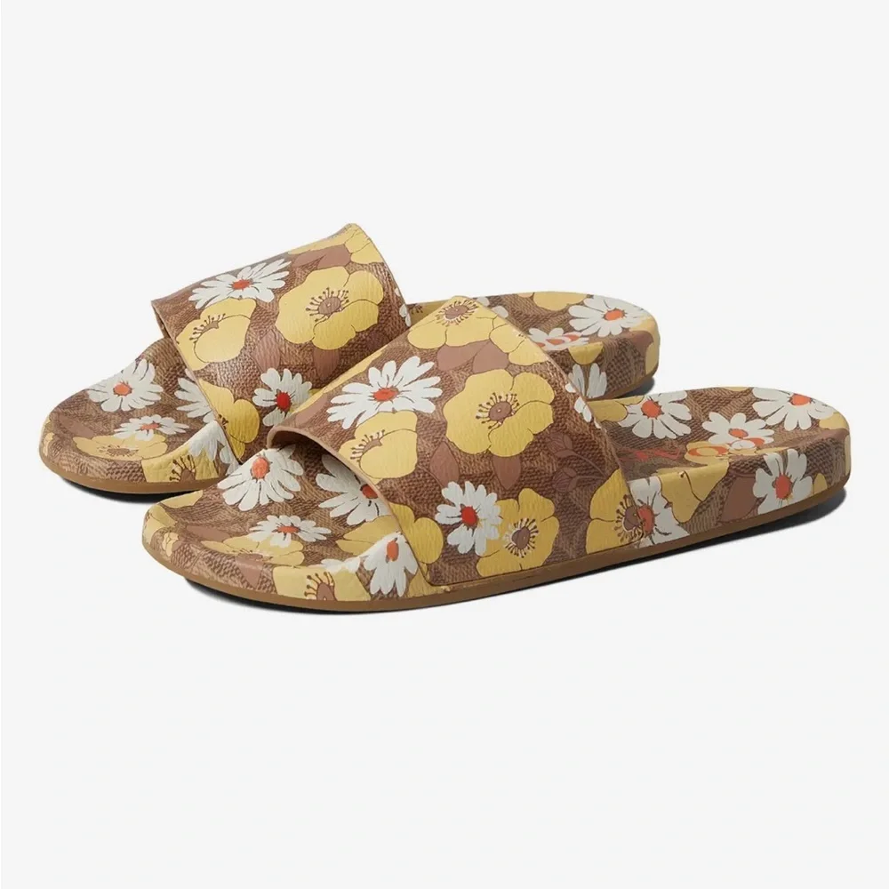 COACH
Udele Sig Floral Sport Slide
Women size 10 NEW
$95.00
Color: Beige - Picture 2 of 16